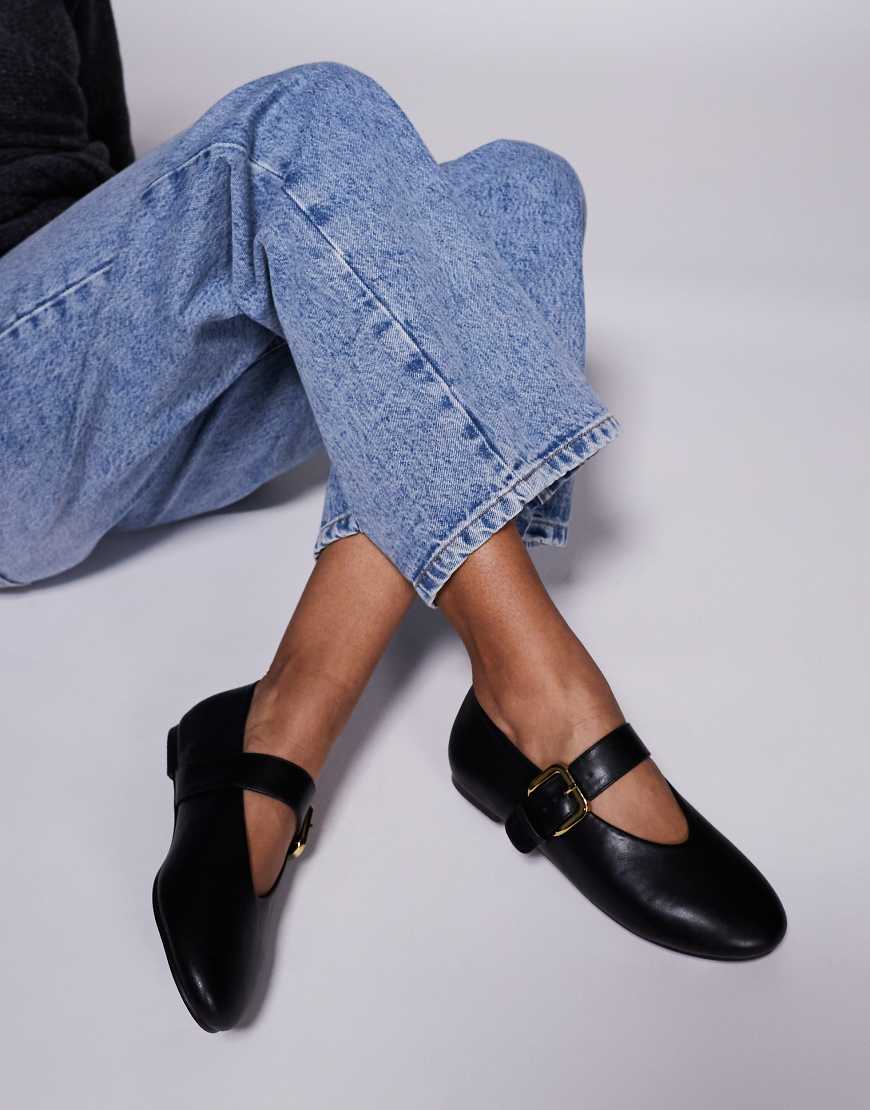 Public Desire - Flacher Ballerinas in Schwarz mit Schnalle von Public Desire