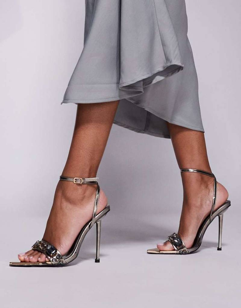 Public Desire - Icicle - Verzierte Riemchen-Sandaletten in Metallic-Graphitgrau mit mittelhohem Absatz-Braun von Public Desire