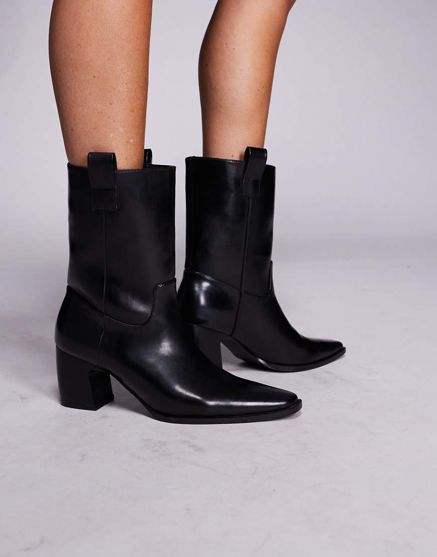 Public Desire - Layleigh - Stiefeletten in Schwarz mit abgerundetem Absatz Public Desire - Layleigh - Stiefeletten in Schwarz mit abgerundetem Absatz von Public Desire