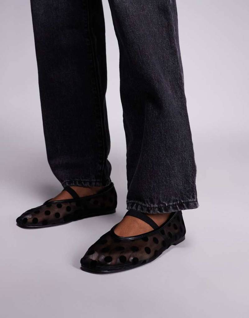 Public Desire - Lullaby - Ballerinas aus Netzstoff in Schwarz mit Punktemuster von Public Desire