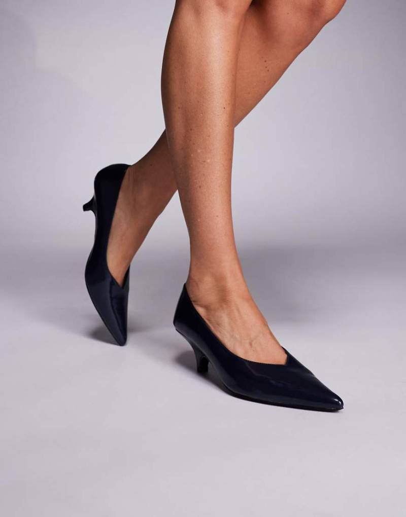 Public Desire - Lunch Date - Pumps in Marineblau mit niedrigem Absatz von Public Desire