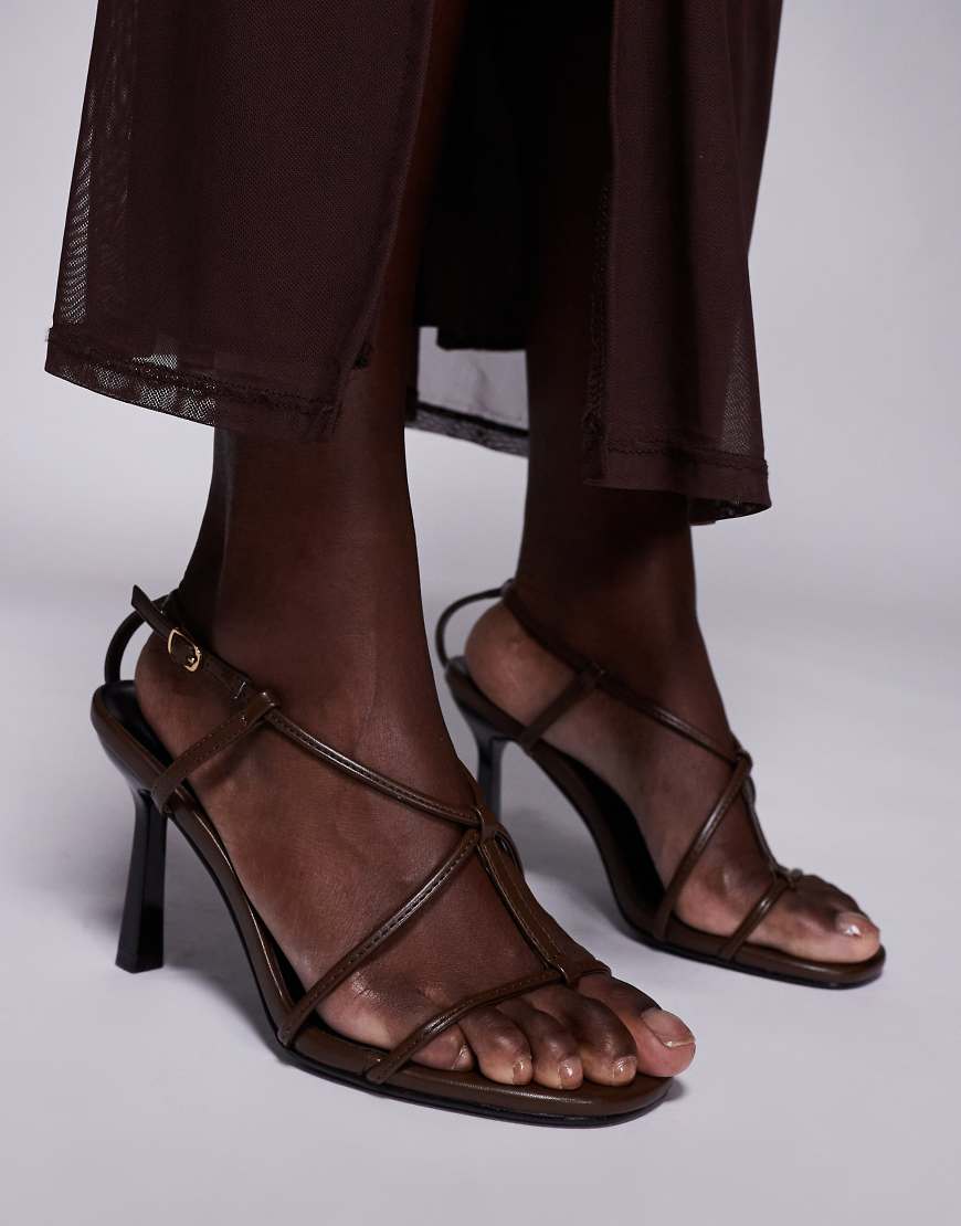Public Desire - Marie - Riemchen-Sandalen mit mittelhohem Absatz-Braun Public Desire - Marie - Riemchen-Sandalen mit mittelhohem Absatz-Braun von Public Desire