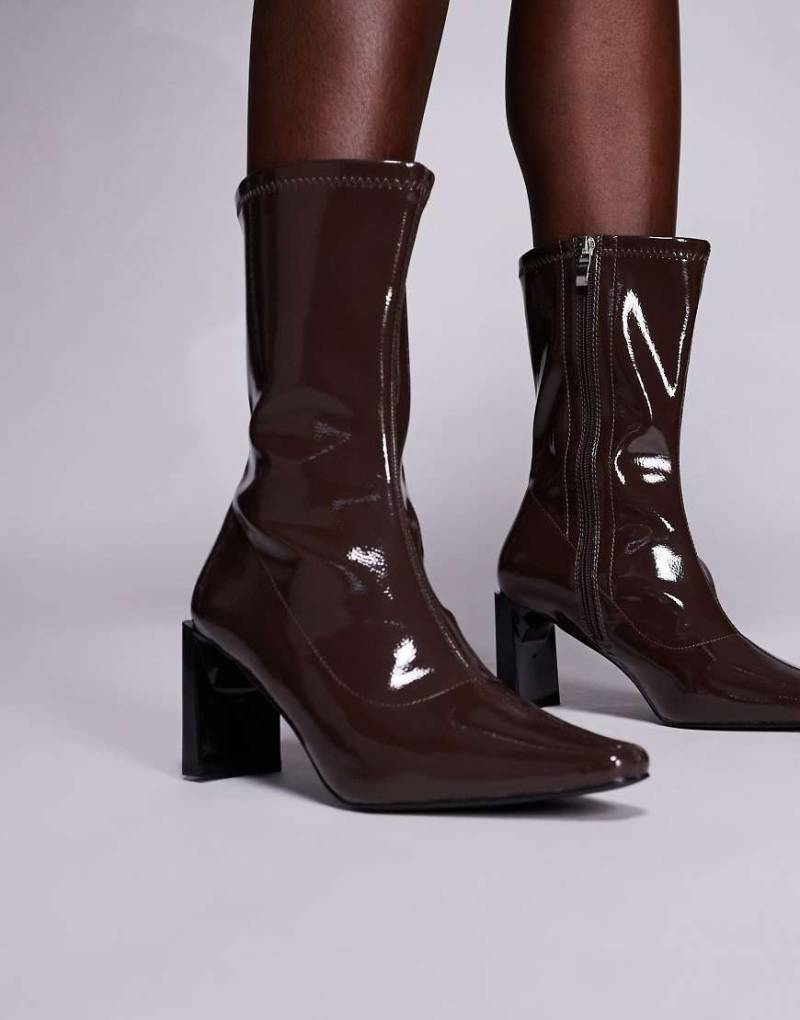 Public Desire - Robert - Stiefeletten in Dunkelbraun mit Absatz und Knitterdesign-Brown von Public Desire