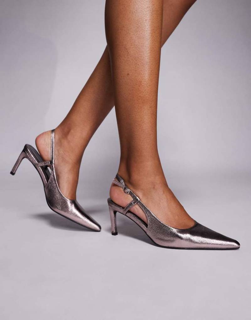 Public Desire - Salsa - Schuhe in Zinn mit Fersenriemchen und Kitten-Absatz-Silber von Public Desire