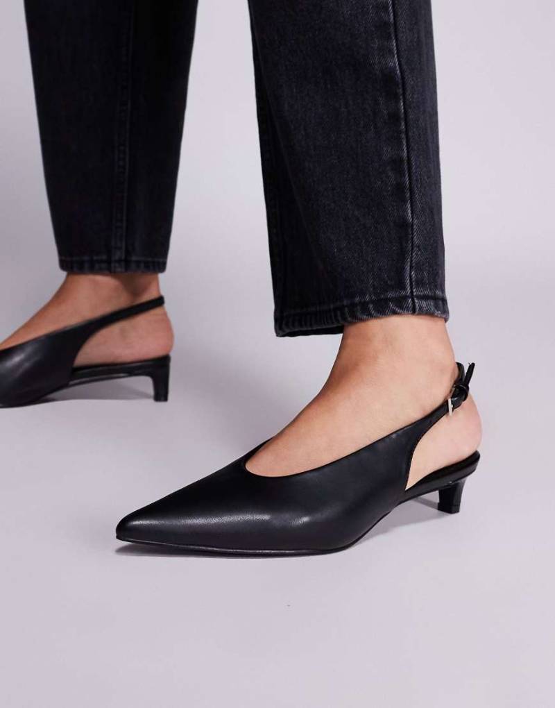 Public Desire - Saskia - Pumps in Schwarz mit Fersenriemen und Kitten-Absatz von Public Desire