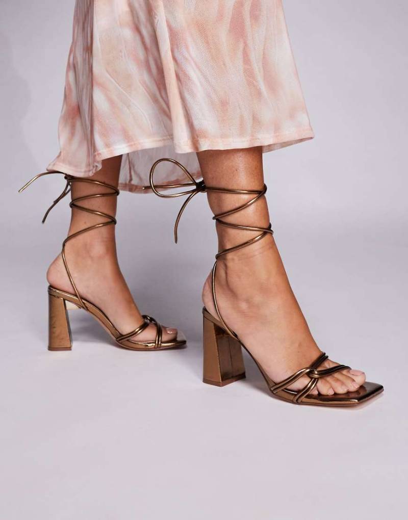 Public Desire - Schiffer - Sandalen in Bronze mit Blockabsatz-Brown von Public Desire