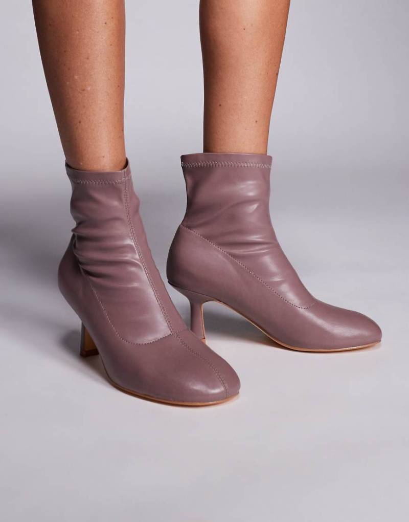 Public Desire - Soulmate - Stiefeletten in Malve mit runder Zehenpartie und Absatz-Braun von Public Desire