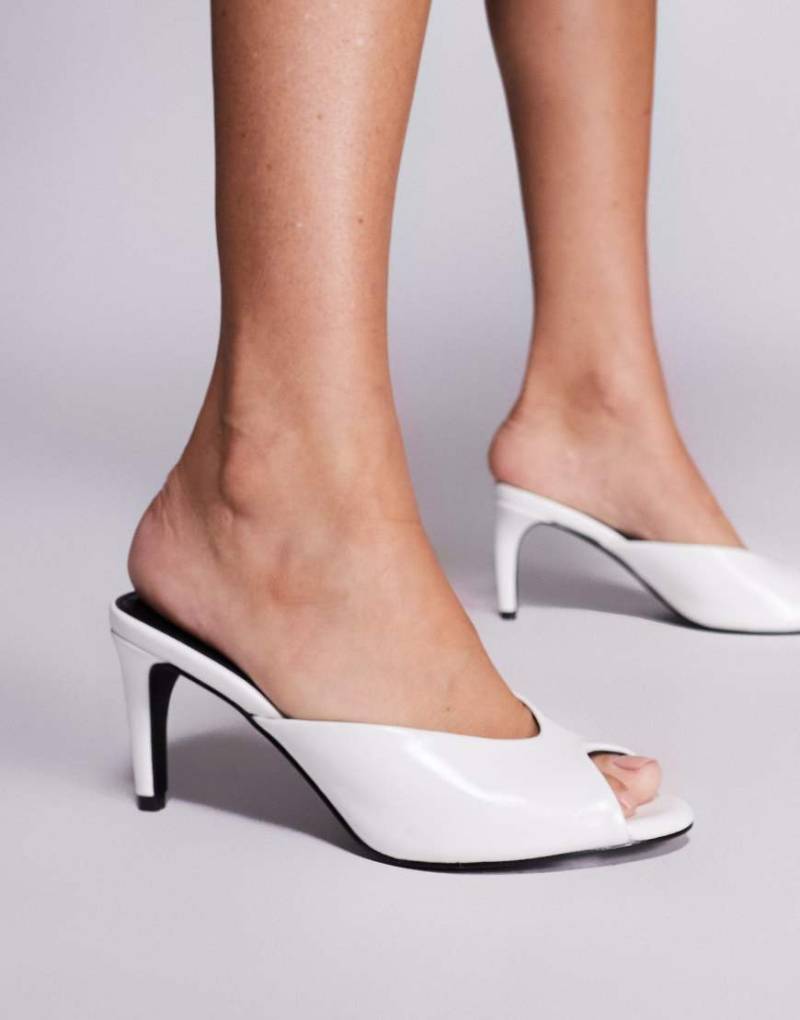 Public Desire - Stessy - Sandalen-Mules in Weiß mit Absatz und offener Spitze von Public Desire