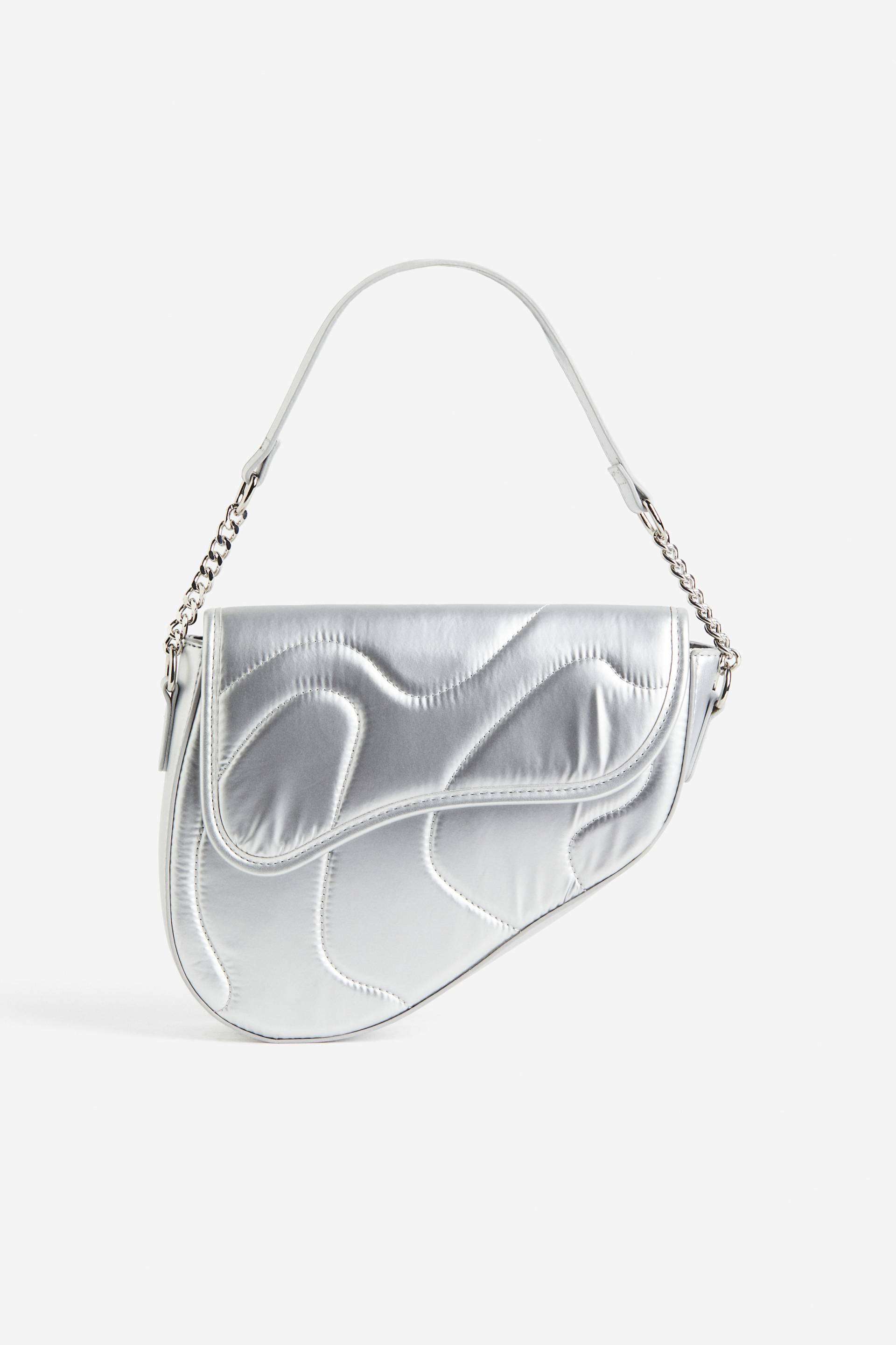 Public Desire The Fox Saddle-schultertasche In Silber Nylon, Schultertaschen in Größe Onesize. Farbe: Silver nylon von Public Desire