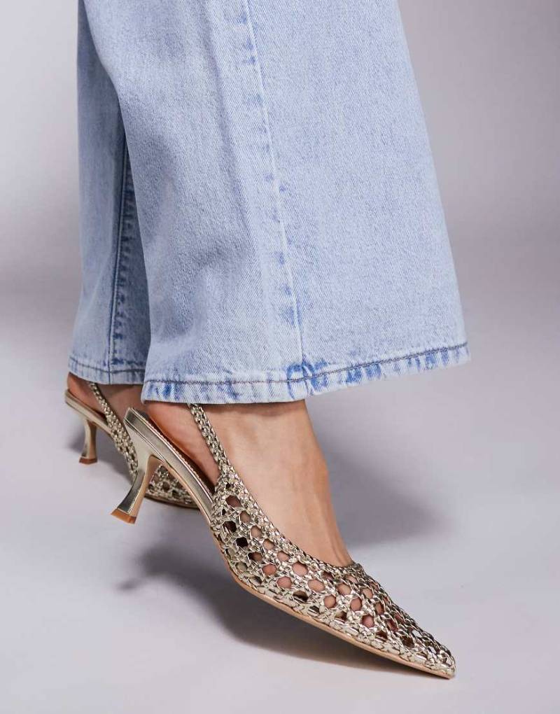 Public Desire - Thelma - Geflochtene Slingback-Schuhe in Gold mit Absatz-Goldfarben von Public Desire