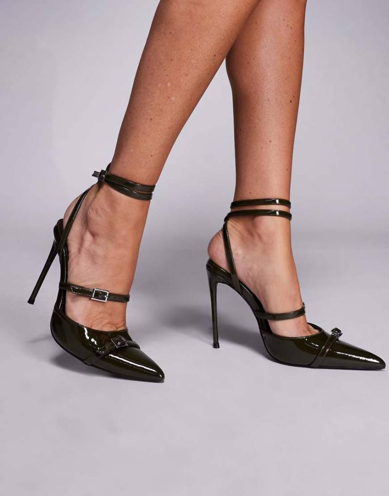 Public Desire - Viper - Spitze Absatzschuhe mit Riemchen und Lackoptik in Grün von Public Desire