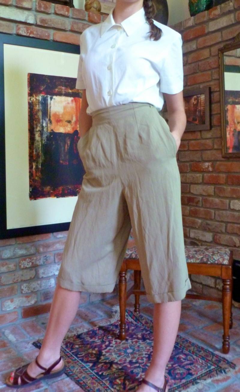 Margaret Howell Safari Gaucho Hose Shorts Selten Neu Mit Etikett Vintage 1980S Culottes Khaki Leinen Margaret Howell Safari Gaucho Hose Shorts Selten Neu Mit Etikett Vintage 1980S Culottes Khaki Leinen von PublicCoutureLtd