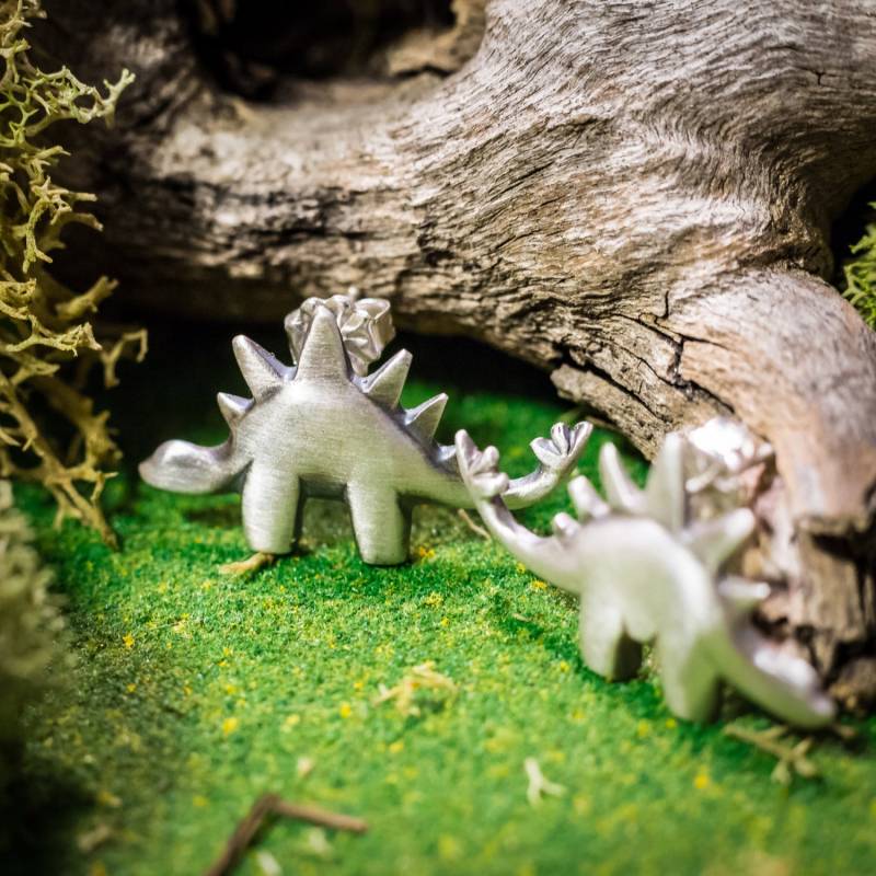 Kleine Leichte Stegosaurus Ohrringe Aus Massivem Sterling Silber Oder Bronze von PuccoonRaccoon