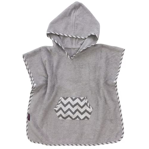 Puckdaddy Bade-Poncho Svea – 57x84 cm, Baby-Poncho mit Kapuze mit Chevron Muster in Grau, Flauschiger Kapuzenbademantel aus 100% Baumwolle & Frottee nach Oeko-TEX geprüft, Badehandtuch bis 5 Jahre von Puckdaddy