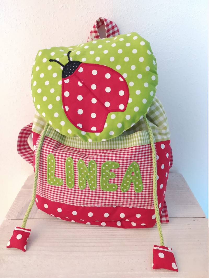Kindergarten Rucksack Marienkäfer in Rot Und Grün Mit Wunschnamen von PueppisWelt
