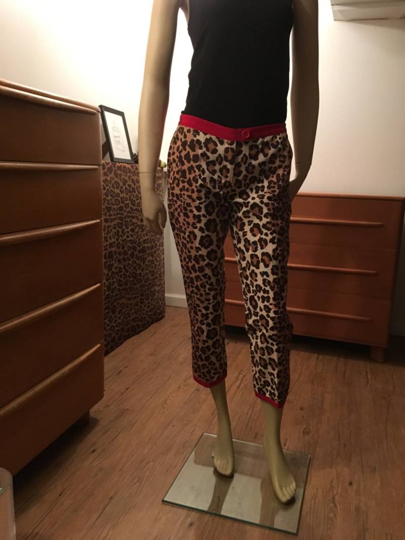 Moschino Cheapandchic Leopard Print Hose Rot Trim Vintage Damen Usa 8 Kleine/Mittlere Capris von PufferyAndPosh