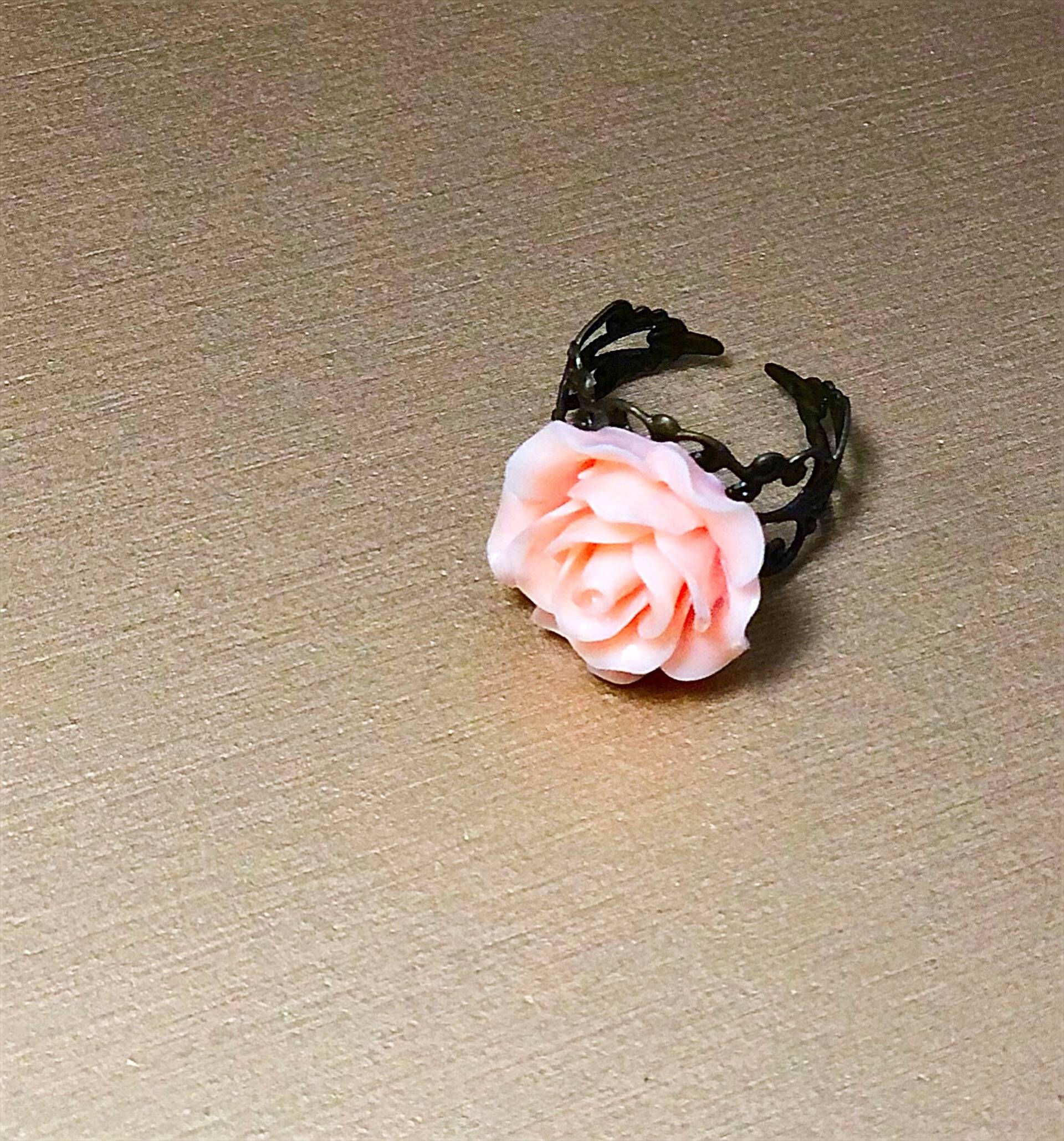 Peaches & Cream Antik Verstellbarer Blumen Ring Von Puffycheeks Peaches & Cream Antik Verstellbarer Blumen Ring Von Puffycheeks von PuffyCheeksLLC