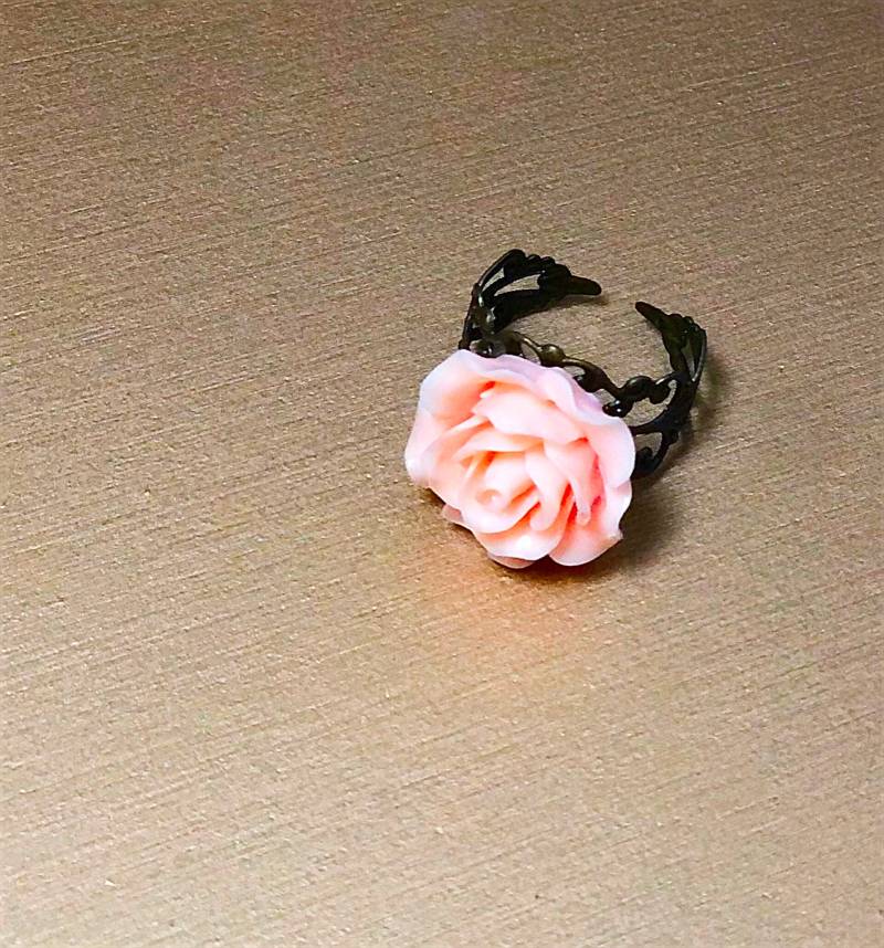 Peaches & Cream Antik Verstellbarer Blumen Ring Von Puffycheeks Peaches & Cream Antik Verstellbarer Blumen Ring Von Puffycheeks von PuffyCheeksLLC