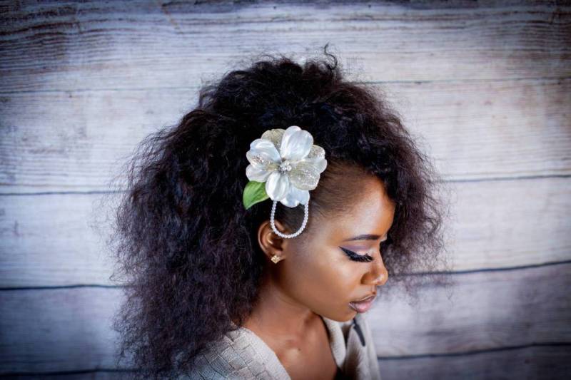 Weiße Einzelne Glitzer Blumen Haarspange Mit Perlen Weiße Einzelne Glitzer Blumen Haarspange Mit Perlen von PuffyCheeksLLC