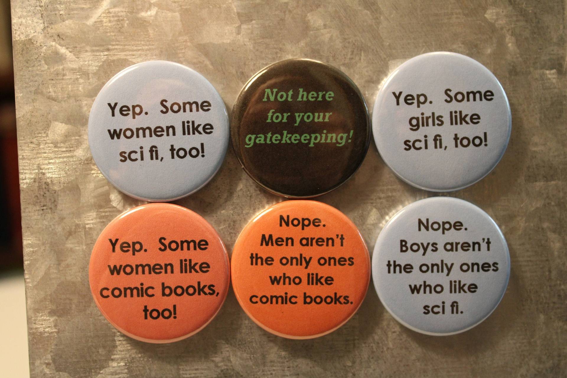 Frauen/Mädchen Mögen Auch Sci Fi Und Comic Bücher, Keine Gatekeeping Magnete Knöpfe von PuffyTailCat
