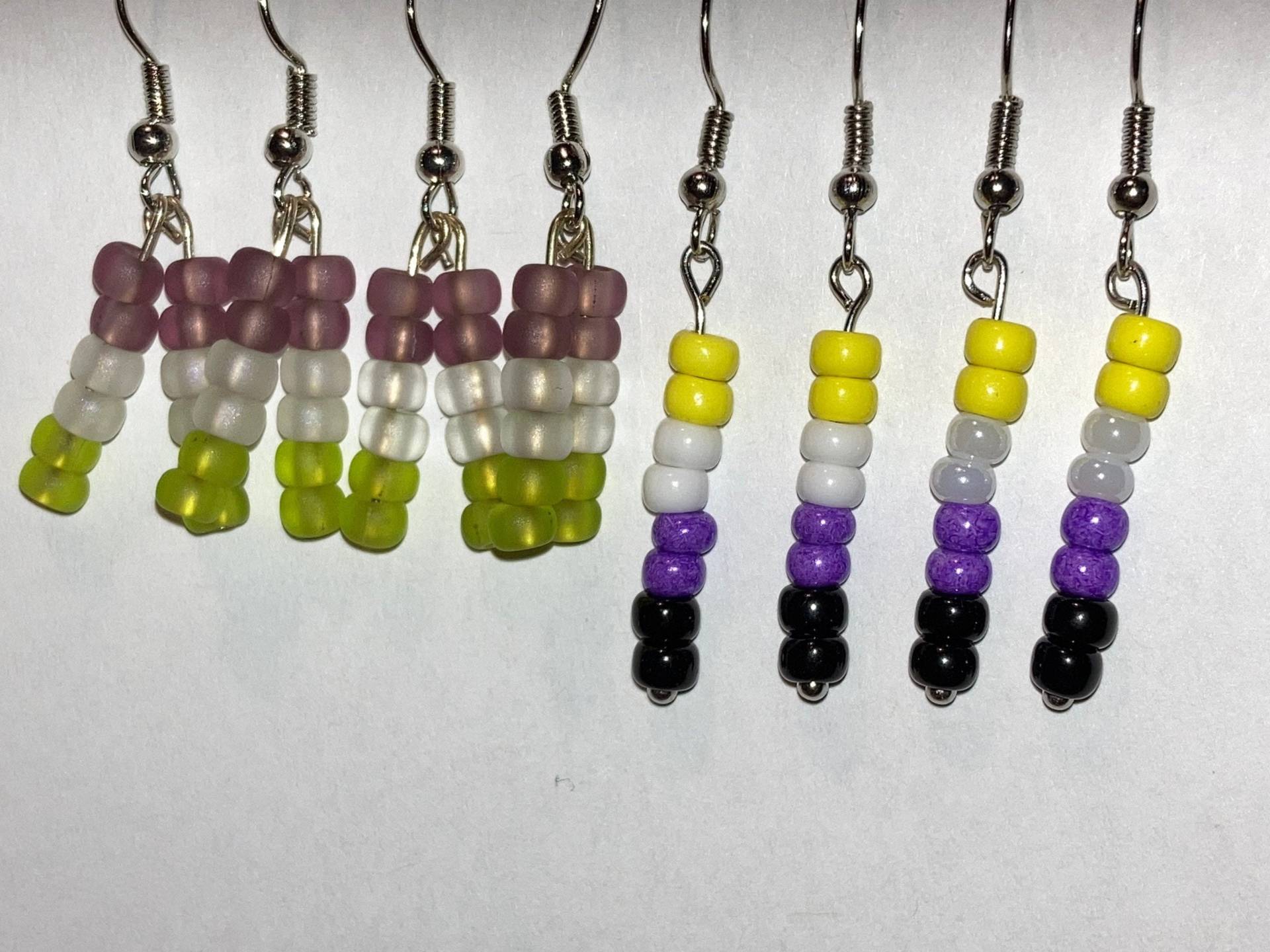 Genderqueer Und Nonbinary Drop Ohrringe von PuffyTailCat