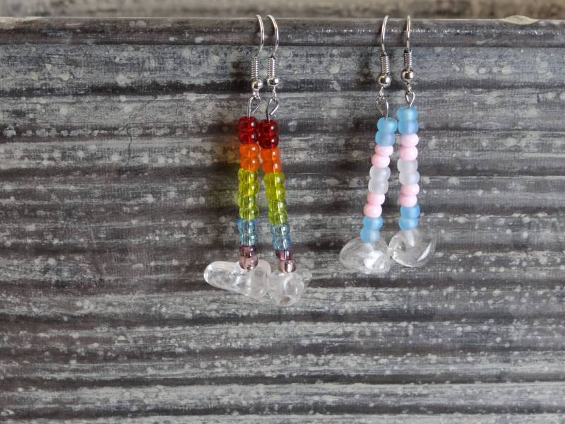 Queer Regenbogen Oder Transgender Pride Flaggen Mit Quarz Ohrringen von PuffyTailCat