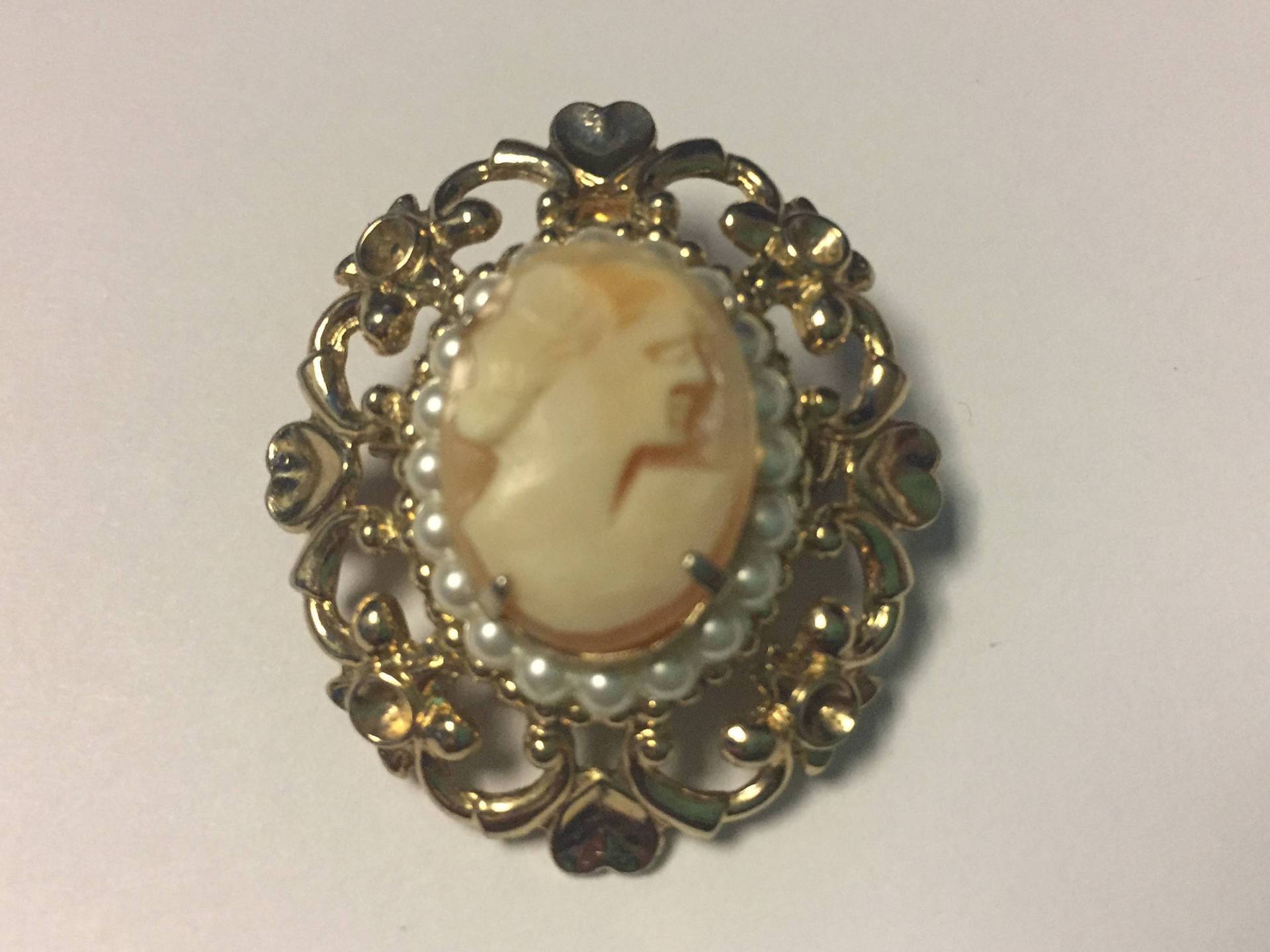 Vintage Coro Cameo Brosche Pin Anhänger von PugetSoundShop