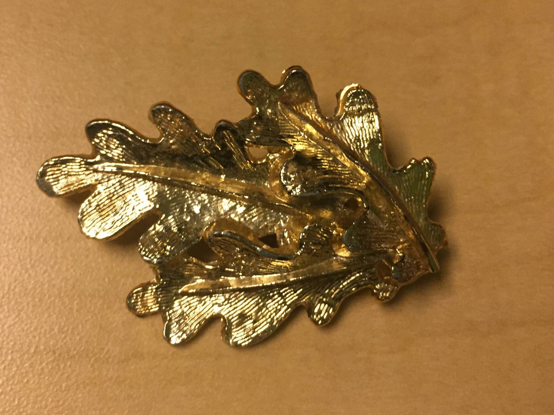 Goldfarbene Blatt-Brosche | Vintage Retro Mid-Century Eichen Blätter Pin Signierte Cwma 1950S Brosche von PugetSoundShop