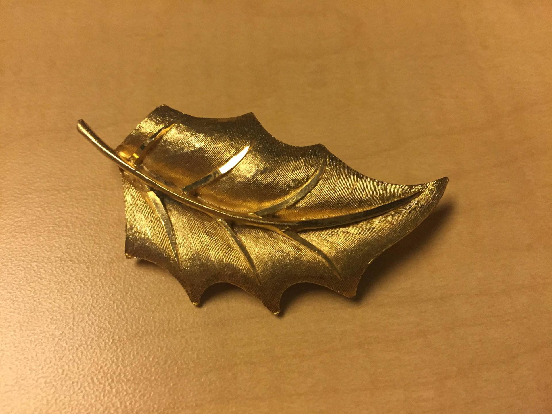 Signiert B.s.k. Vintage Goldene Holly Blatt Brosche von PugetSoundShop