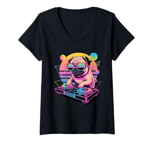 Damen Synthwave Pug DJ Sonnenbrille Pugs T-Shirt mit V-Ausschnitt Damen Synthwave Pug DJ Sonnenbrille Pugs T-Shirt mit V-Ausschnitt von Pugs Pug Lover Gifts