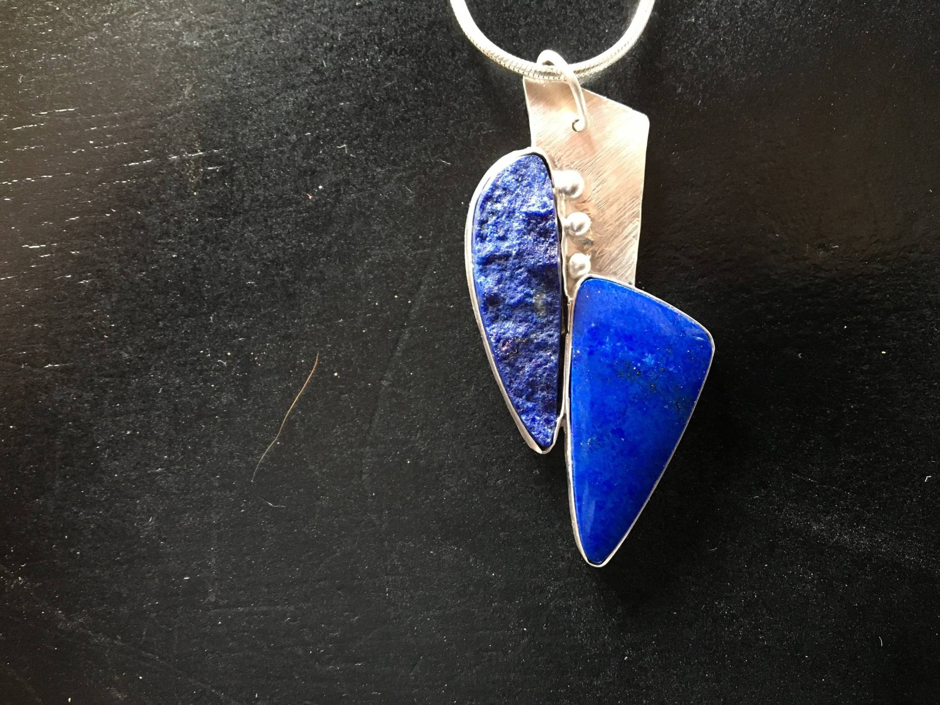 Kontrastierender Lapis & Sterling Silber Anhänger Kontrastierender Lapis & Sterling Silber Anhänger von PujolDesigns