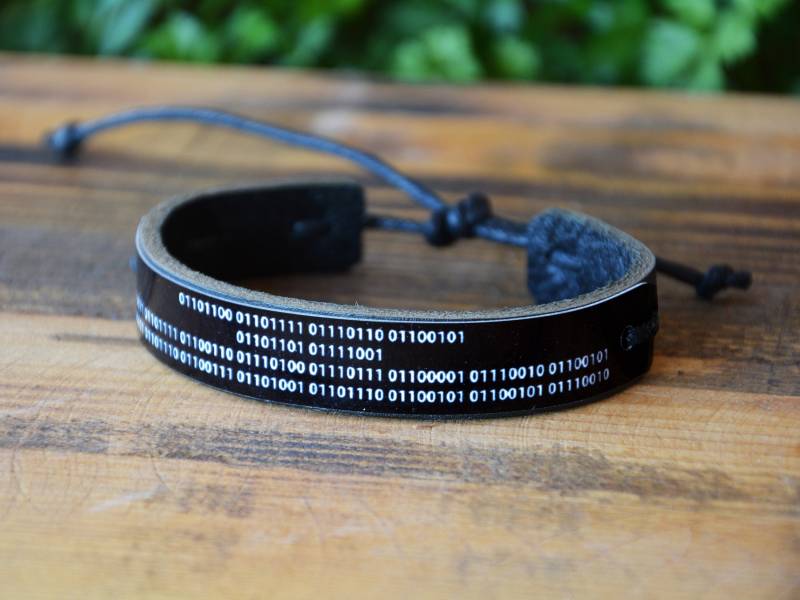 Personalisierte Binär Code Lederarmband - Geheime Nachricht, Verstellbar von PukkaMen