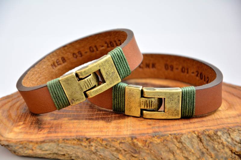 Muttertagsgeschenk Leder Damen Armband Valentinstag Versteckte Botschaft Lederarmband Schwester Individuelles Geschenk Für Sie Manschettenarmband von PukkaMen