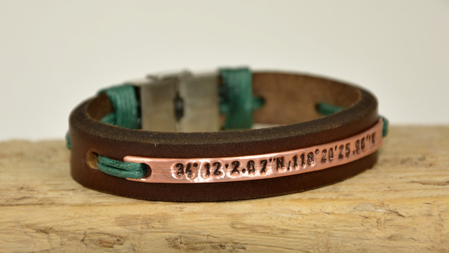Handgefertigtes Leder Herren Armband, Kupfer Koordinaten Personalisiertes Geschenk von PukkaMen
