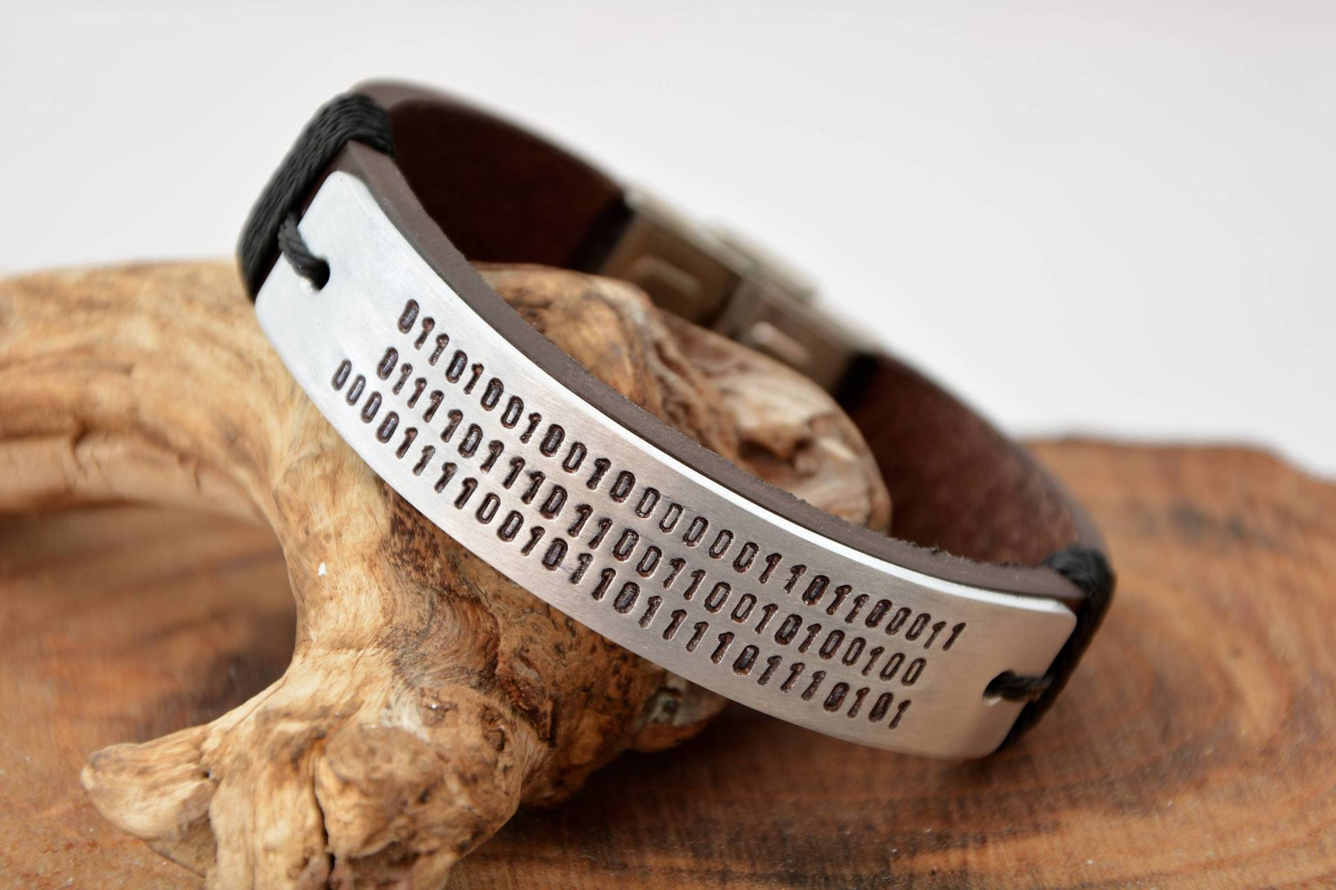 Software-Ingenieur-Armband-Binärcode Für Herren-Coder-Programmierer-Leder Gravierte Personalisierte Freundschaft Versteckte Geheime Nachrichtenmatrix von PukkaMen