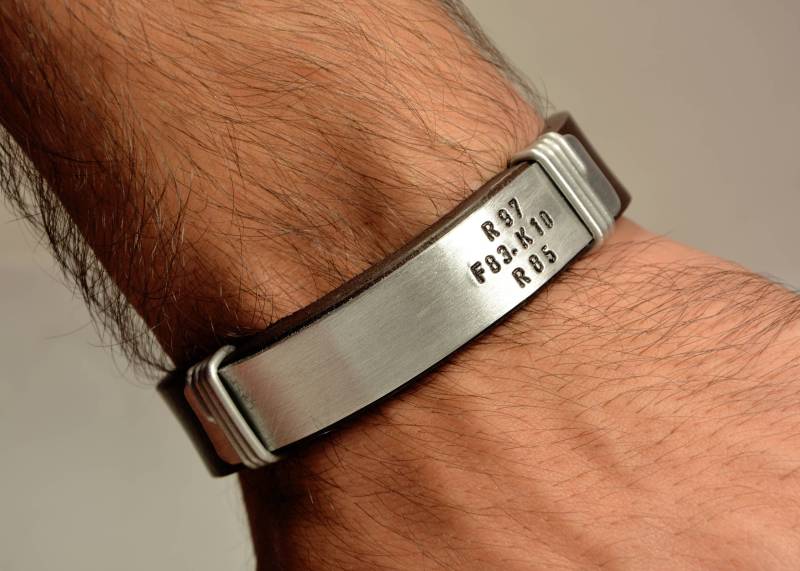 Vater Mann Geschenk Ideen Personalisiertes Für Herren Lederarmband Benutzerdefinierte Armband Leder Für Ihn Graviertes von PukkaMen