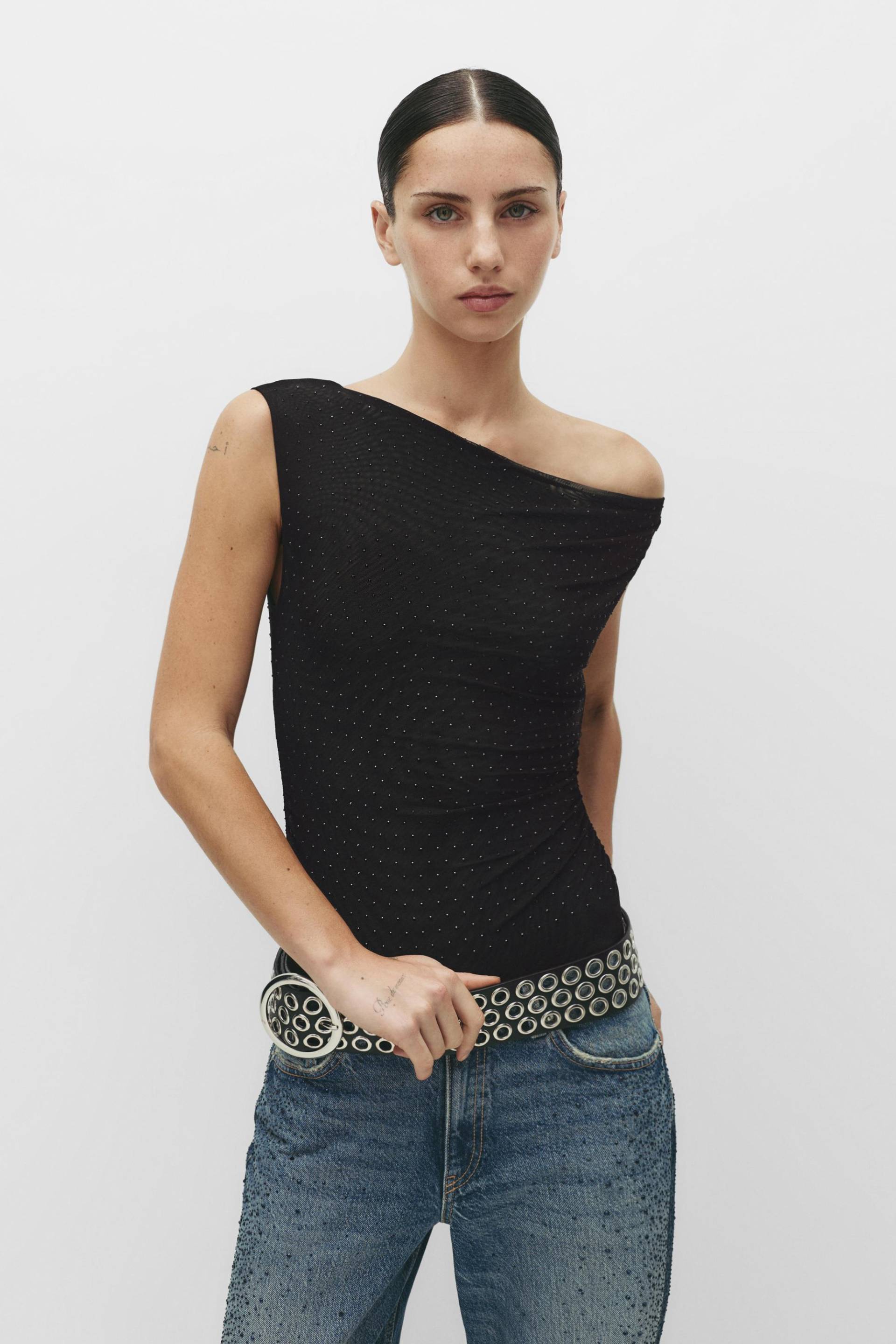 Asymmetrischer Body Mit Strass Und Drapierung von Pull&Bear