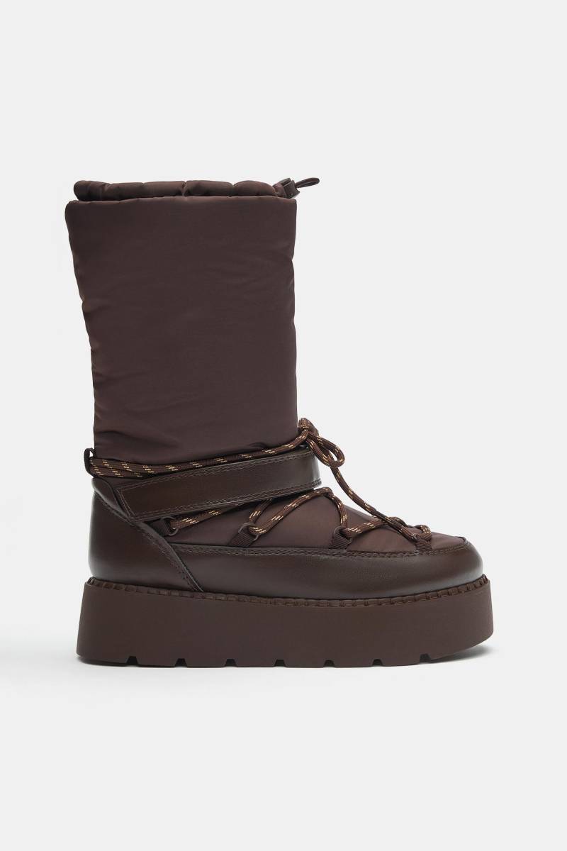 Flache Stiefel Mit Kunstfell von Pull&Bear