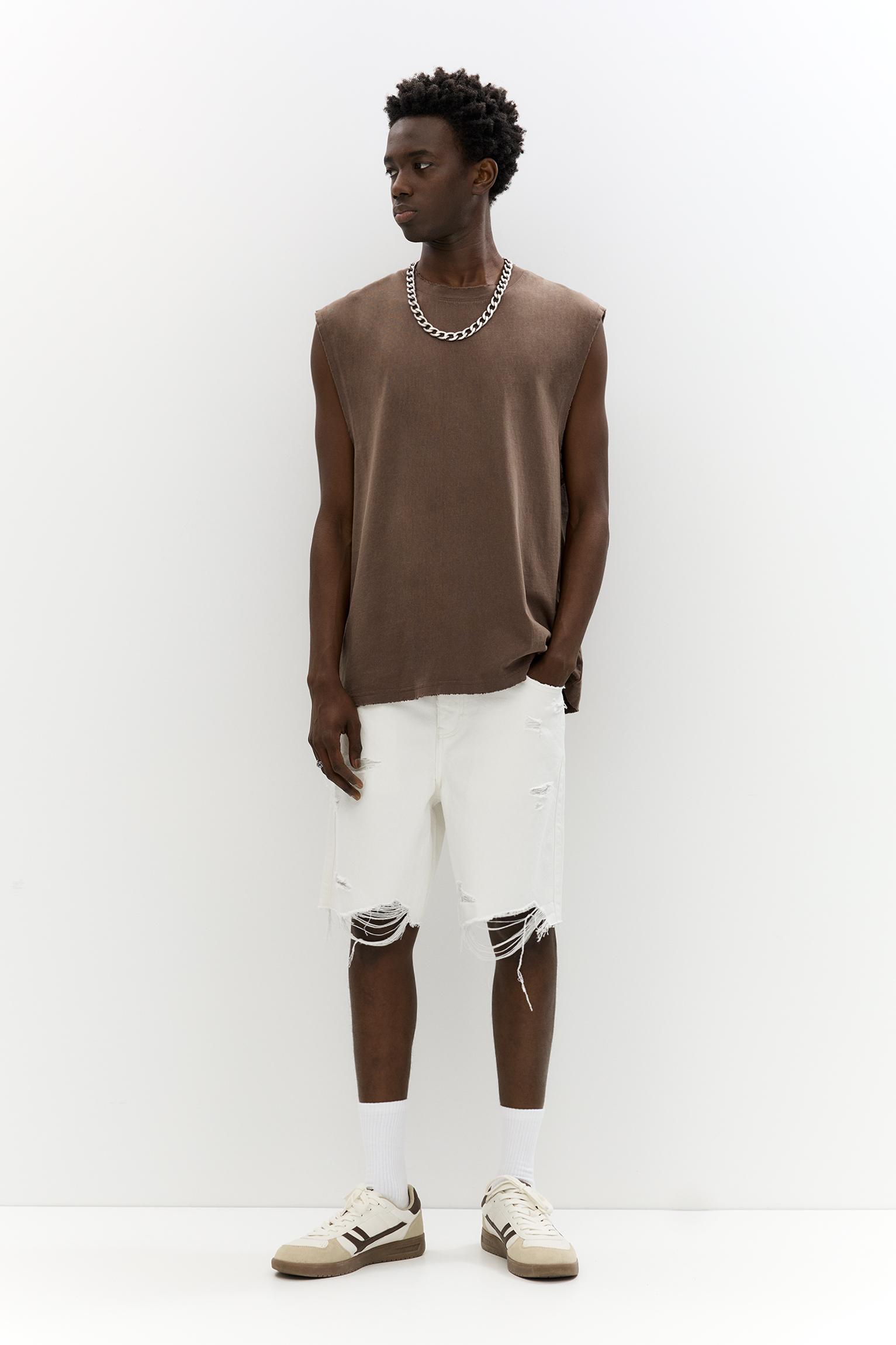 Gerade Geschnittene Jeans-Bermudashorts Mit Rissen von Pull&Bear