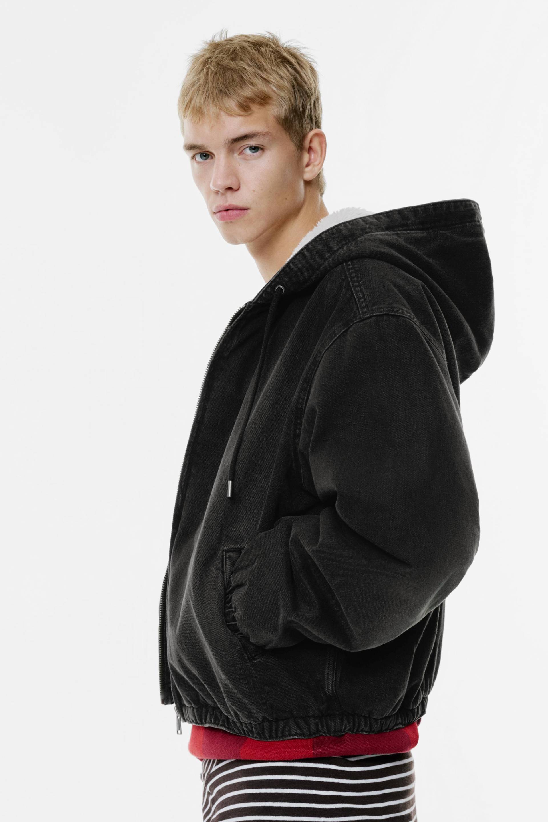 Jeansjacke Kapuze Reißverschluss Fell von Pull&Bear