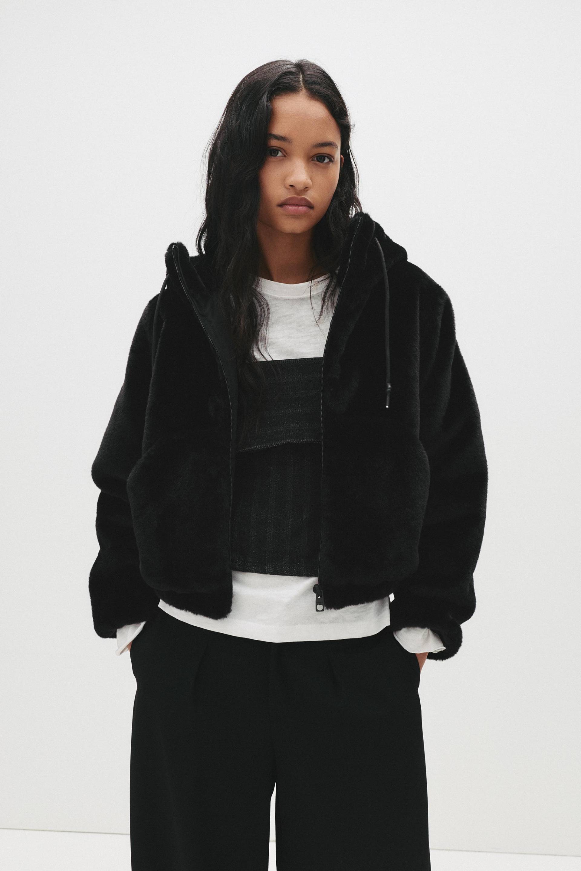 Kunstfelljacke Mit Kapuze von Pull&Bear