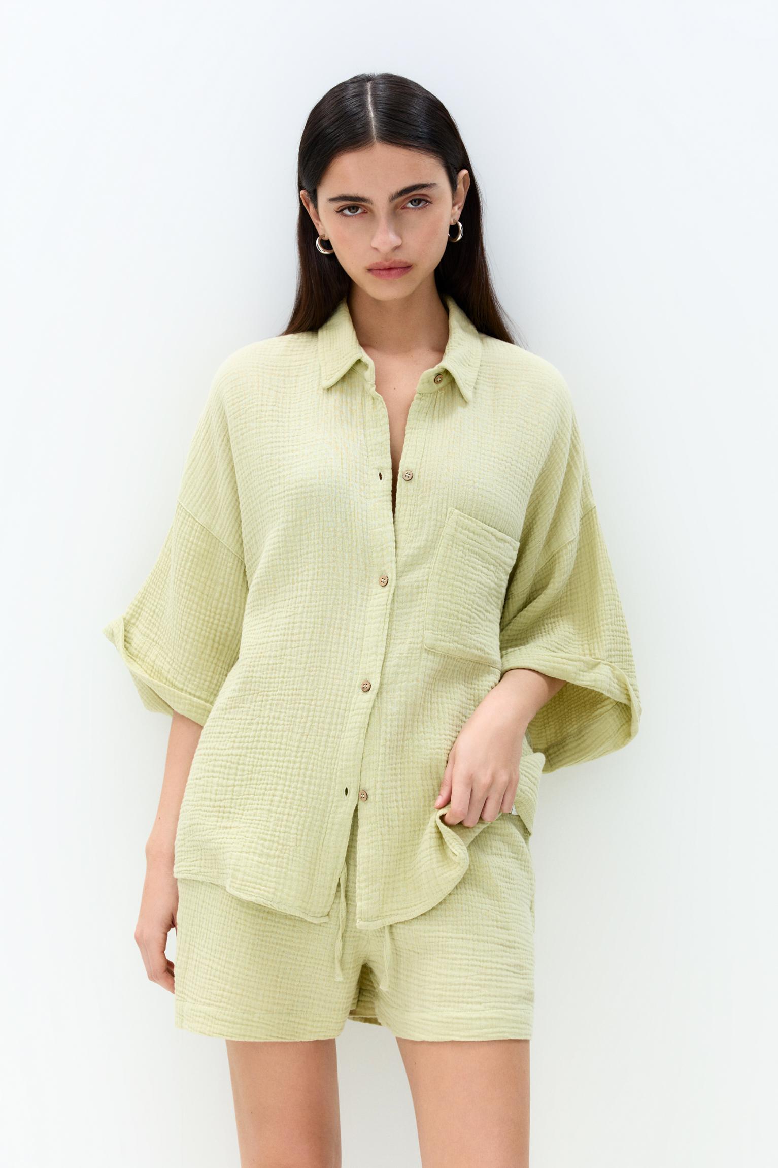 Kurzärmeliges Hemd Mit Textur von Pull&Bear