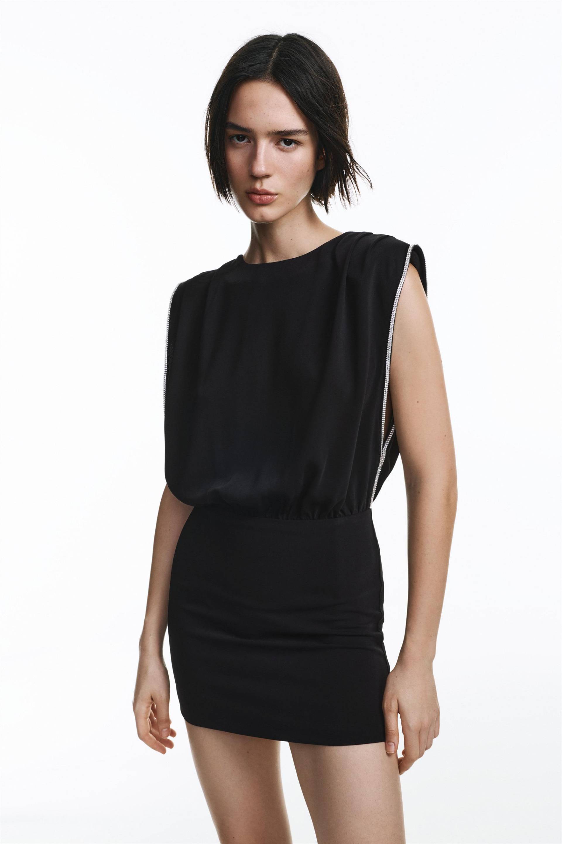 Kurzes Kleid Mit Strassärmeln von Pull&Bear