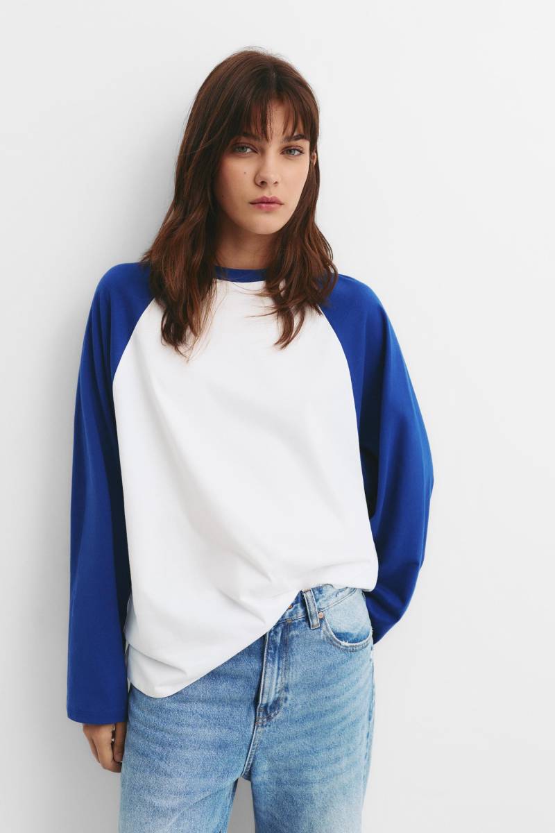 Langärmeliges Kontrast-T-Shirt von Pull&Bear