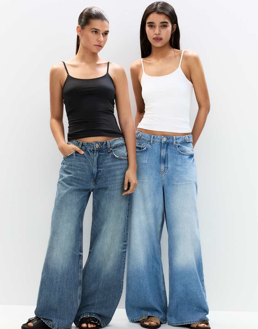 Pull & Bear - 2er-Pack Oberteile in Weiß/Schwarz mit dünnen Trägern-Bunt Pull & Bear - 2er-Pack Oberteile in Weiß/Schwarz mit dünnen Trägern-Bunt von Pull & Bear