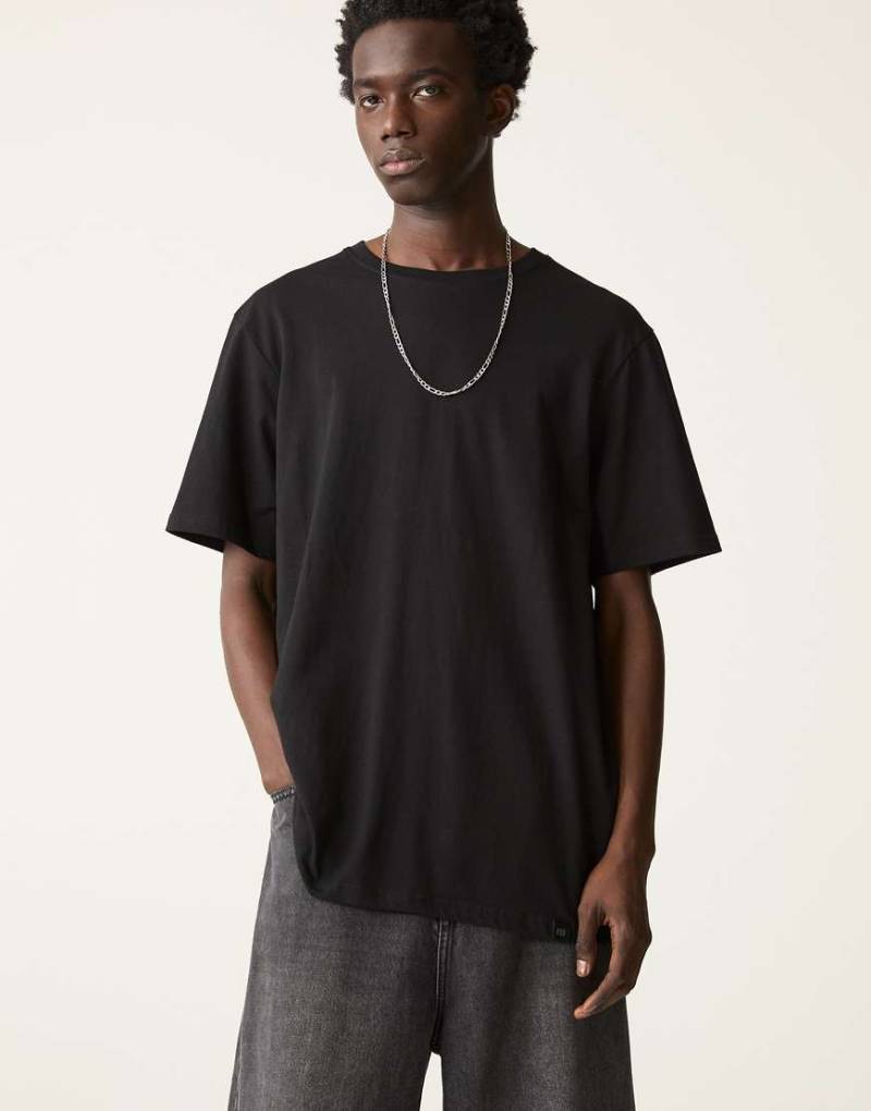 Pull & Bear - 2er-Pack T-Shirts in Schwarz und Weiß-Bunt von Pull & Bear