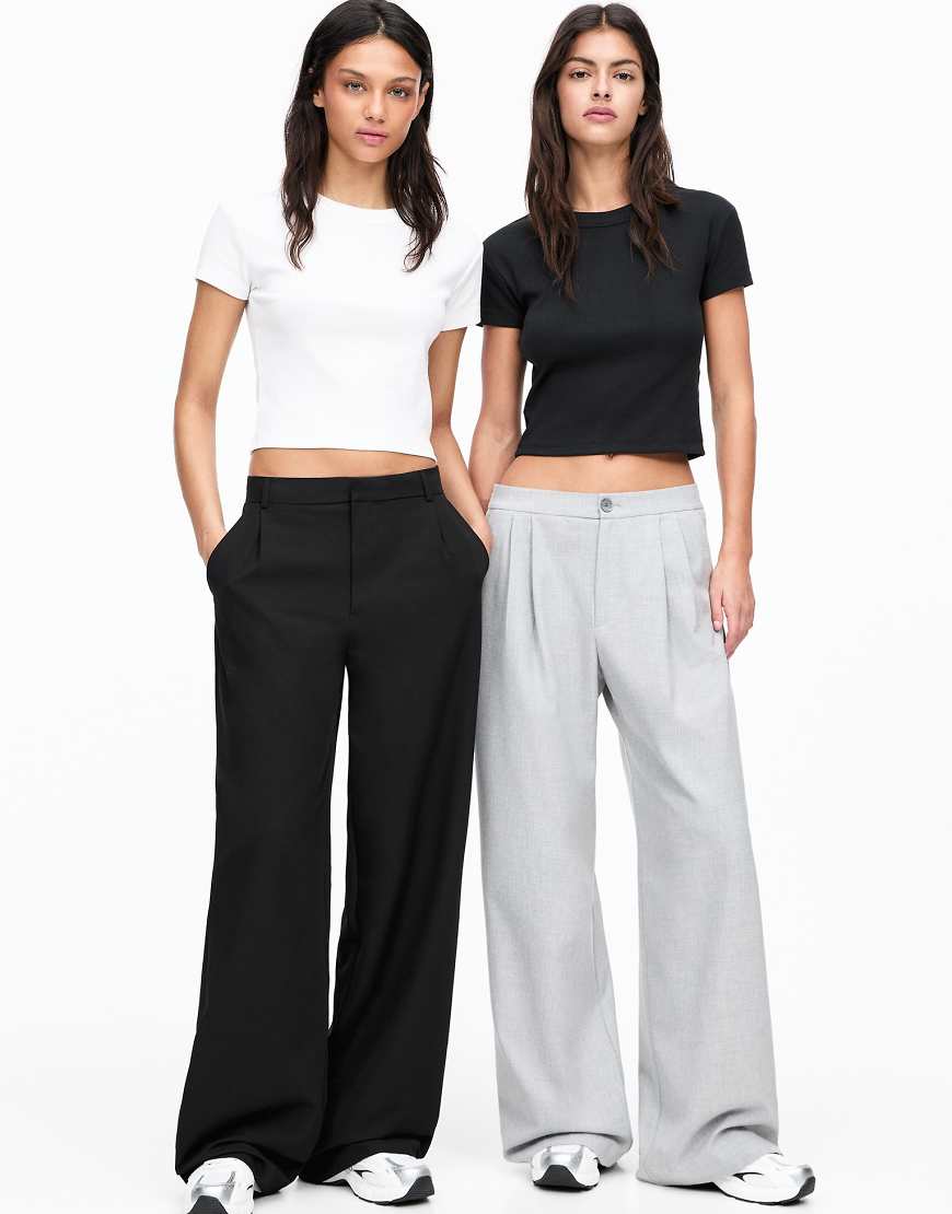 Pull & Bear - 2er-Pack gerippte T-Shirts in Schwarz und Weiß-Bunt von Pull & Bear