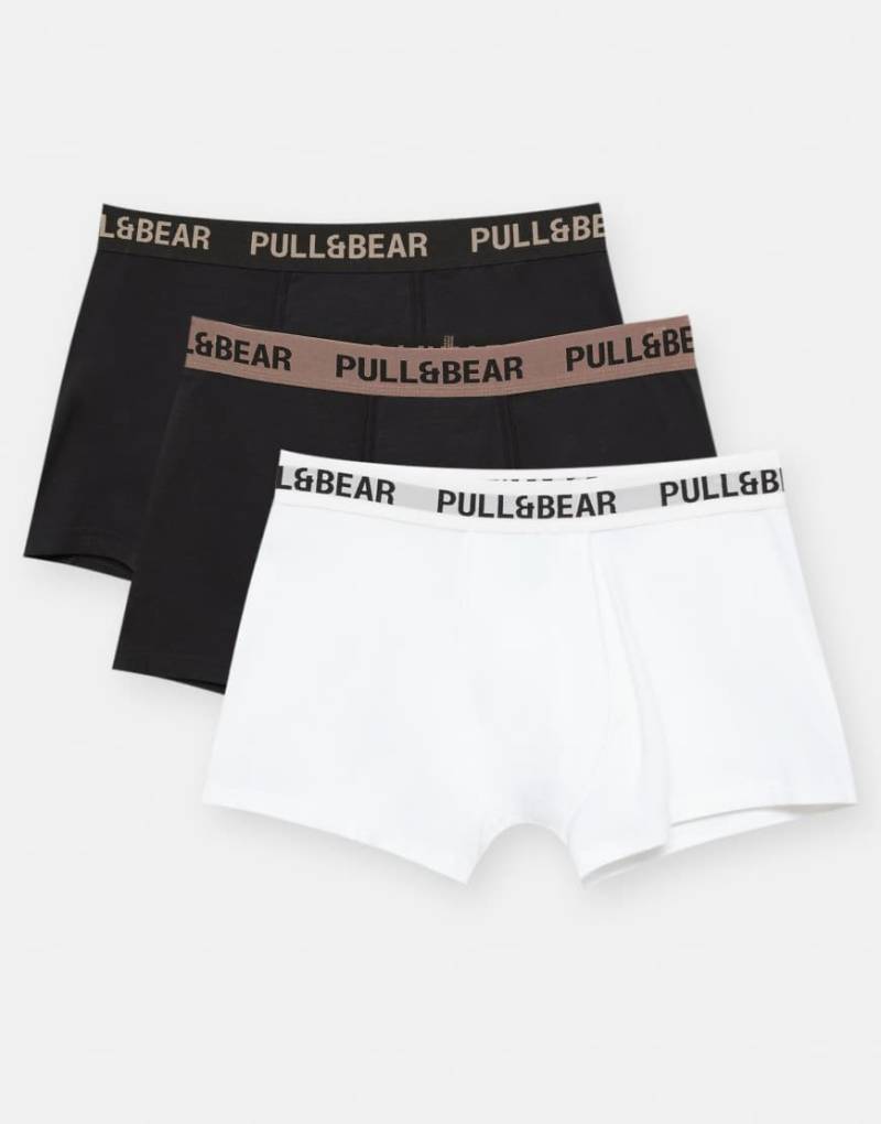 Pull & Bear - 3er-Pack eng geschnittene Boxershorts in verschiedenen Farben mit braunem Logo-Bunt von Pull & Bear