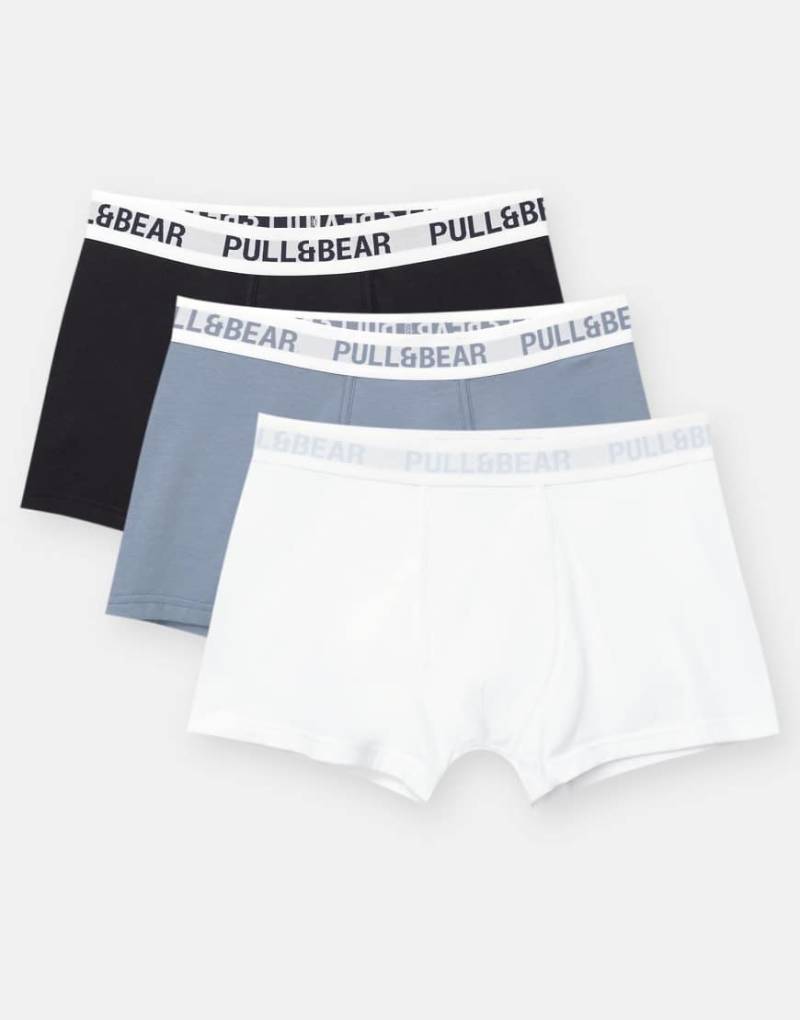 Pull & Bear - 3er-Pack eng geschnittene Boxershorts in verschiedenen Farben mit hellblauem Bund-Bunt von Pull & Bear
