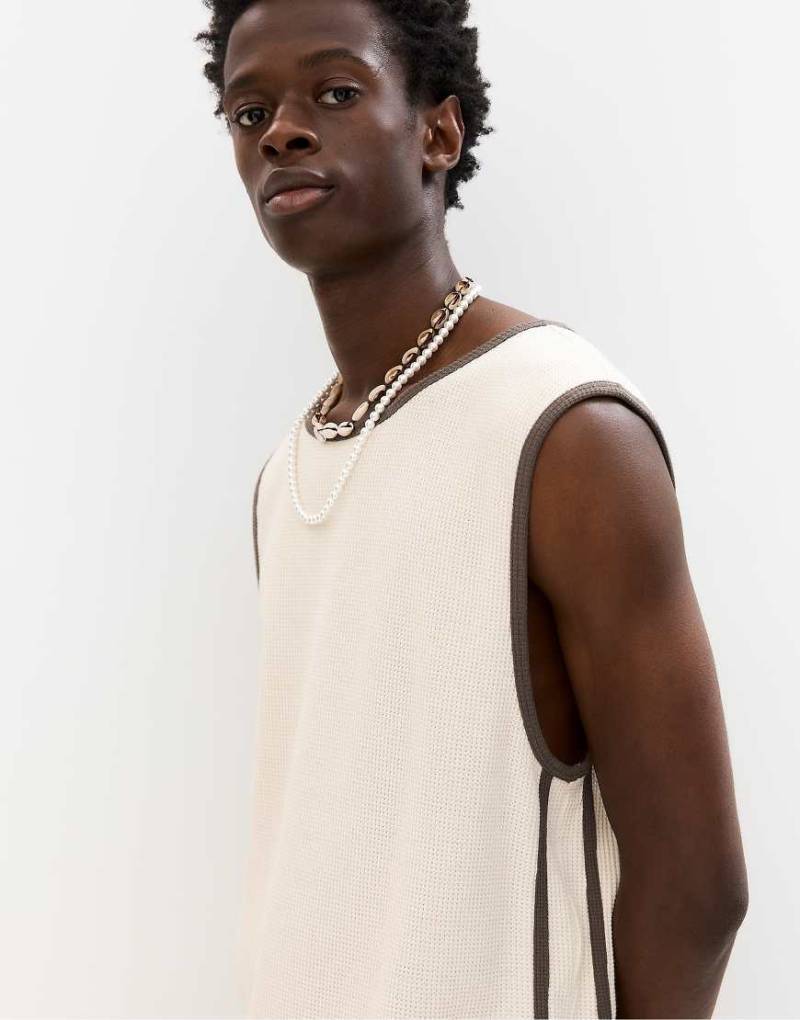 Pull & Bear - Ärmelloses Strick-T-Shirt in Beige mit Waffelstruktur-Neutral von Pull & Bear